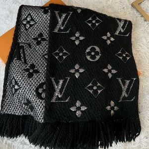 Louis Vuitton wool metallic scarf